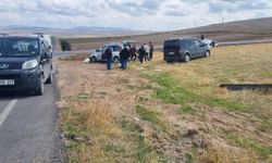 Hafif ticari araç ile otomobil çarpıştı: 1 ölü, 3 yaralı