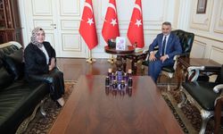 Türker Vali Özkan'ı ziyaret ederek Viola Queen ürünlerini tanıttı
