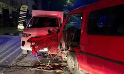 Kafa kafaya çarpıştılar! Sürücü olay yerinden kaçtı