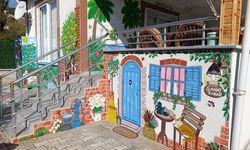 Yozgat’ta ev hanımı duvarları sanat eserine dönüştürdü