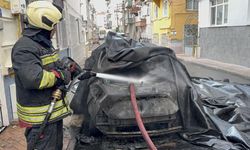 Elektrikli otomobil alev alev yandı