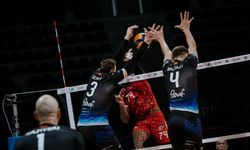 Efeler Ligi: Spor Toto: 2 - Halkbank: 3