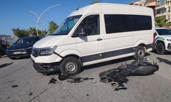 Motosiklet ile minibüs çarpıştı: Üniversiteli genç kız hayatını kaybetti