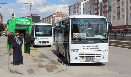 Emeklilerin ücretsiz otobüs kartında yaş şartı değişiyor