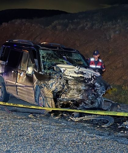 Korkunç kaza! 3 kişi öldü, 2 kişi yaralandı