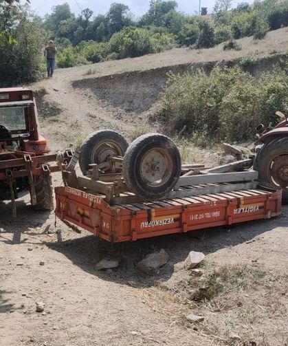 Traktör devrildi: 1 ölü, 3'ü çocuk 7 yaralı
