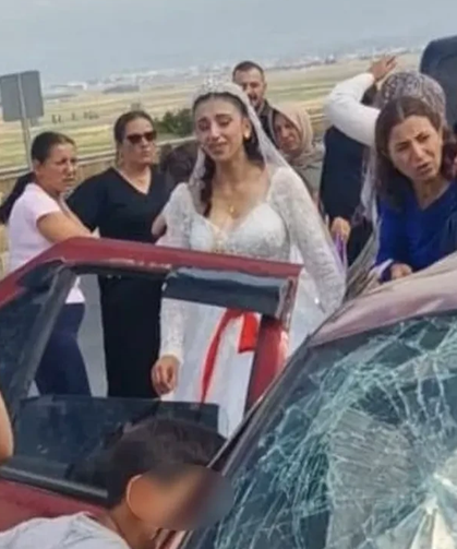 Düğün konvoyunda feci kaza: 2 kişi hayatını kaybetti, 4 yaralı