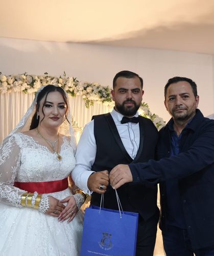 Çayıralan’da genç çiftin mutlu gününe sendikadan destek