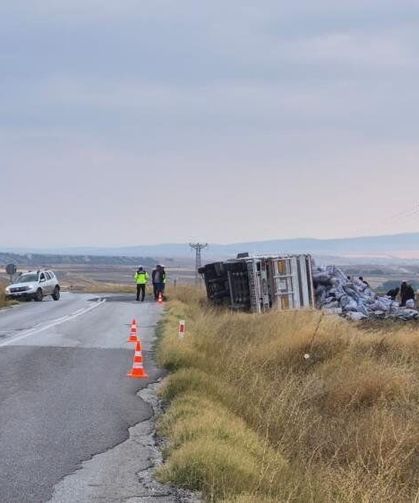 Yozgat'ta kömür yüklü tır devrildi: 1 yaralı