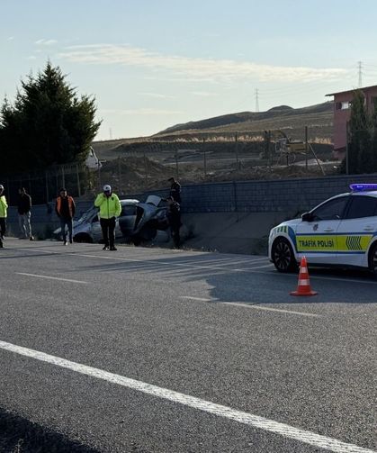Yozgat'ta otomobil devrildi: 3 kişi yaralandı
