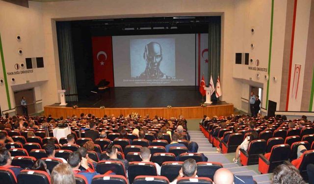 Yapay zeka tabanlı akademisyen AI. Prof. DUX ilk dersini verdi
