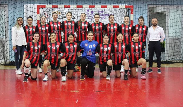Rakibini puansız gönderdi