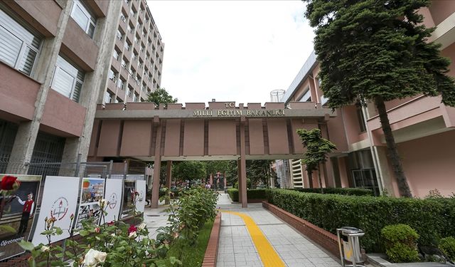 Milli Eğitim Bakanlığı'ndan yenilik: 'Adabımuaşeret' müfredatta