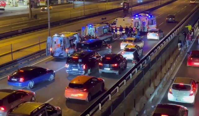 E-5 Karayolu’nda araç ve motosiklet çarpıştı: 2 yaralı