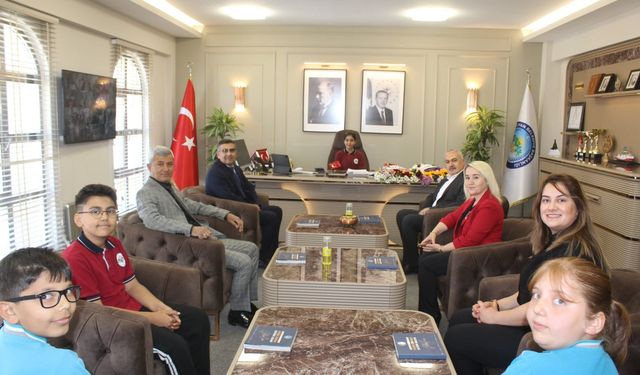 Başkan Coşar, makamını çocuklara devretti!
