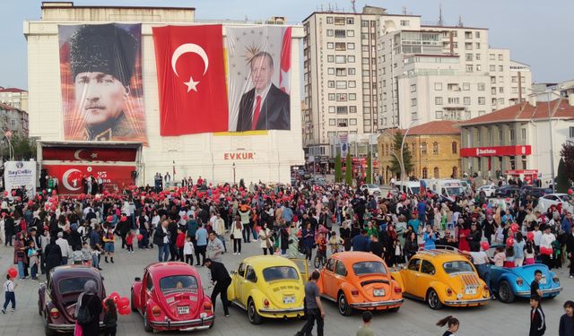 Coşkulu kalabalık Yozgat Cumhuriyet Meydanını doldurdu!