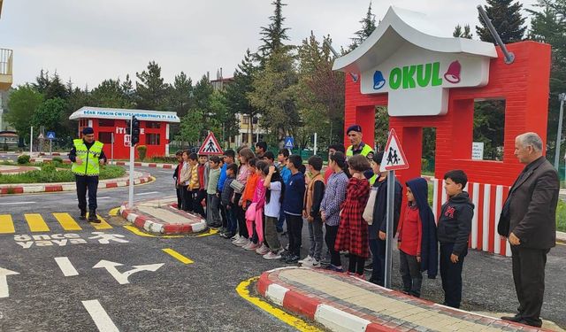 Çocuklar Yozgat Trafik Eğitim Parkında öğreniyor!