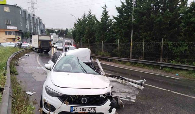 Feci kaza... Kamyon ile otomobil çarpıştı: 2 ölü, 4 yaralı