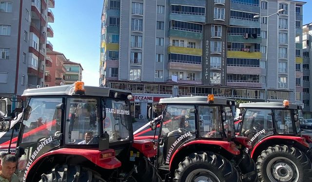 Belediye Başkanı Zeki Bozkurt'tan Şefaatli'ye üç yeni traktör!