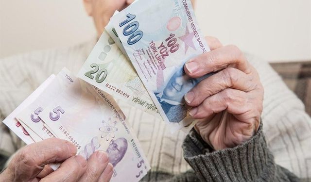 Mecliste kavga çıktı! Emeklinin bayram ikramiyesi beklemeye alındı