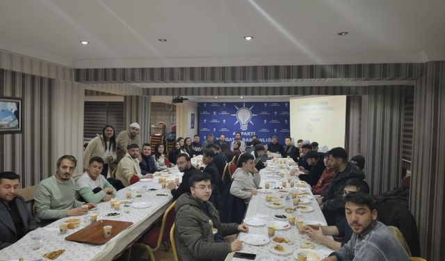 AK Parti Yozgat İl Başkanlığı, gençlerle sahurda bir araya geldi