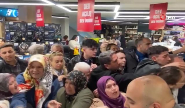 İndirimli ürün almak için birbirlerine girdiler