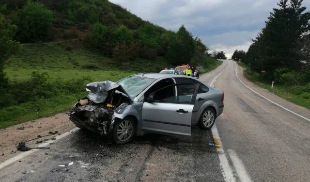 Otomobil ile kamyonet çarpıştı: 1 ölü 1 yaralı!