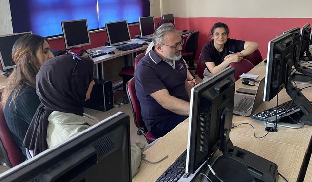 Yasin Nazım Kayhan’dan gençlere uygulamalı eğitim