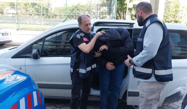 Baba kollarını tutup 16 yaşındaki oğluna öldürtmüş!