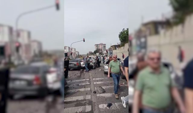 Yozgat adliye kavşağının önünde feci kaza… 6 araç birbirine girdi!