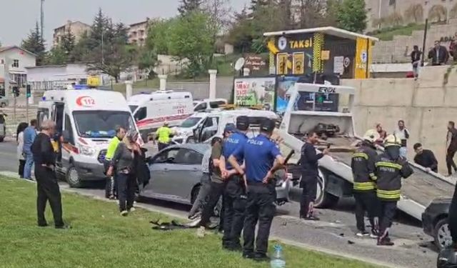 Yozgat adliye kavşağının önünde feci kaza… 6 birbirine girdi!