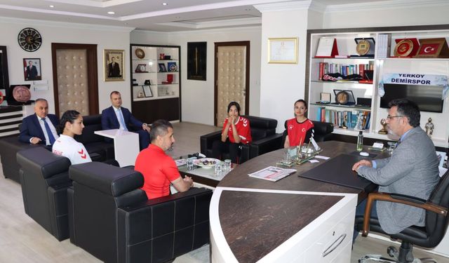 Yerköy Belediye Başkanı Arslan milli sporcuları ağırladı