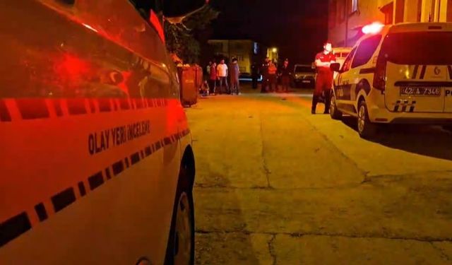 Bıçaklı kavga: Baba ve iki oğlu yaralandı