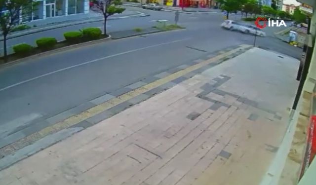 1’i ağır 5 kişinin yaralandığı trafik kazası kamerada!