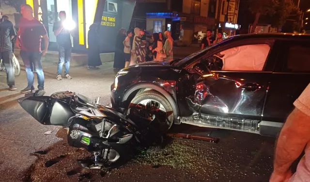 Otomobil ile motosiklet çarpıştı: 1 yaralı hastaneye kaldırıldı