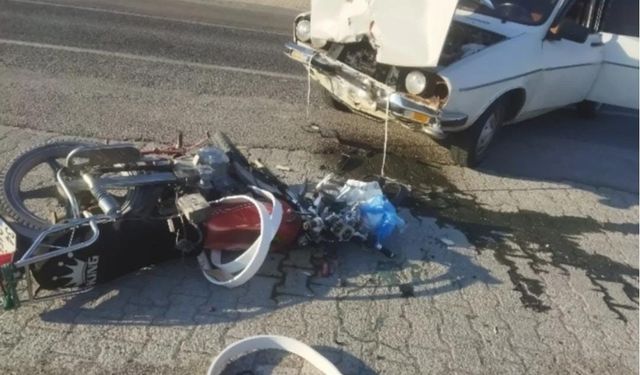 Otomobil ile motosiklet çarpıştı
