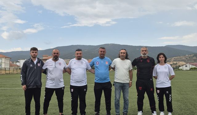 Minik sporcular sahaya çıktı