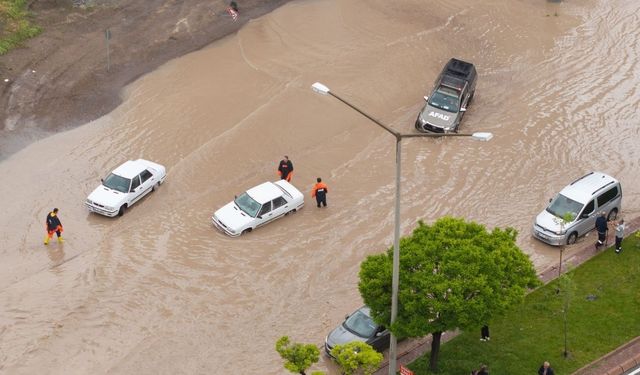 Şiddetli sağanak ve dolu Kayseri'de etkili oldu