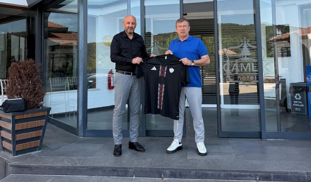 Türk futbolunun efsane golcüsü Tanju Çolak Yozgat’a geldi