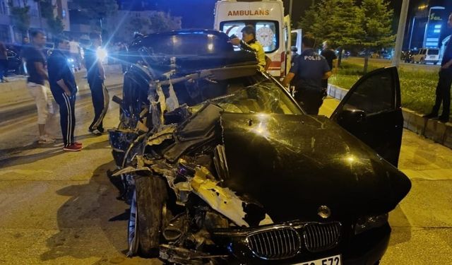 Feci kaza... Yozgat'ta iki araç birbirine girdi!