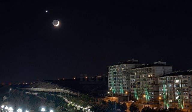 Yozgat semalarında ay yıldız göz kamaştırdı