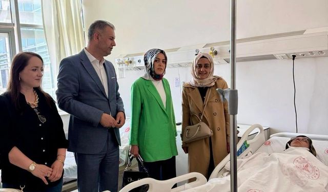 Trafik kazası geçiren öğretmenlere geçmiş olsun ziyareti