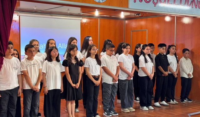 Sarıkaya’da İngilizce festivali coşkusu: Öğrenciler yeteneklerini sahnede sergiledi