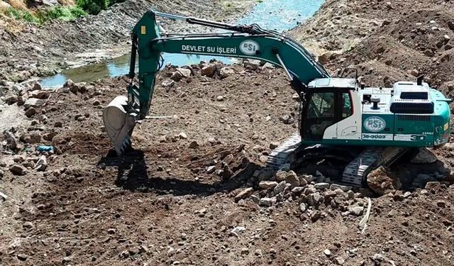 Yozgat’ta kanal temizliği ve yürüyüş yolu düzenleme çalışmaları aralıksız sürüyor