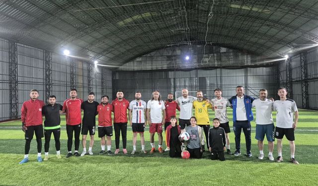 Akdağmadeni'nde spor camiası dostluk maçında buluştu