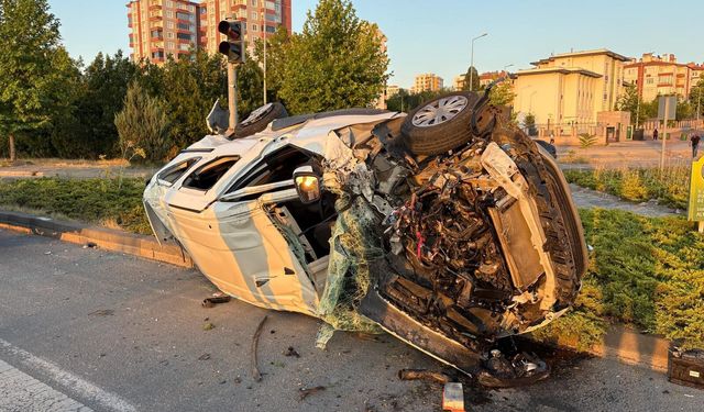 Otomobil ile hafif ticari araç çarpıştı! 4 yaralı
