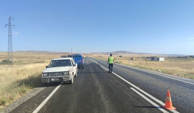 Yozgat’ta yolda kalan iki sürücüye jandarma yetişti