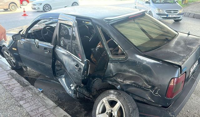 Otomobil ile kamyonet çarpıştı: 1 yaralı