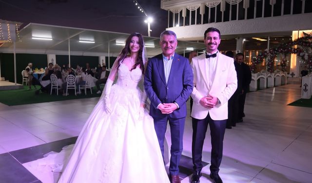 Vali Özkan, hakim Akkuş’un düğün törenine katıldı