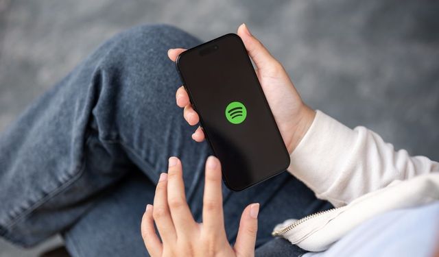 Spotify’dan çalma listelerine yeni dokunuş: Kullanıcılar artık not bırakabilecek